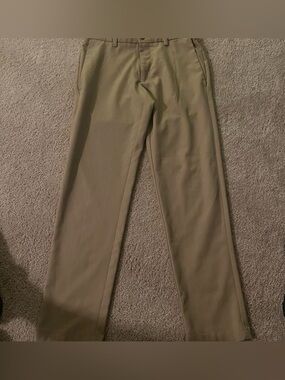 Men's Haggar Slim fit Classic Straight-Leg Dress Pants - Khaki. 29x30